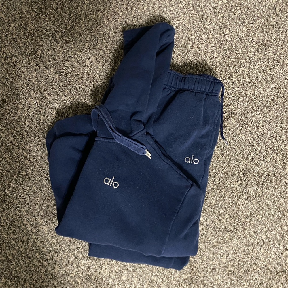 Alo yoga navy accolade sweat set  sz XS used but good condition.